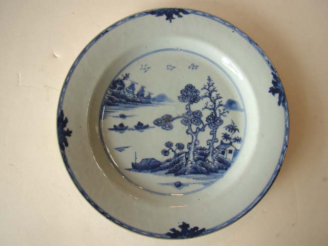 An 18th century Chinese Export Porcelain dinner plate